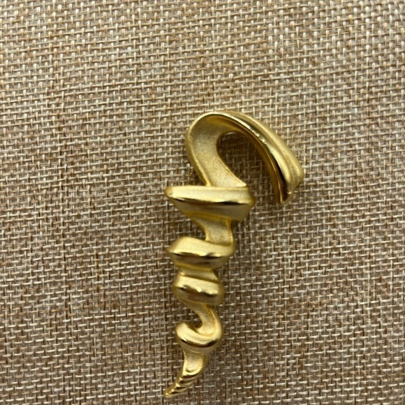 TARA Brooch Twisted Tornado Gold Tone 3 dimensional Mixed Metal Finishing - Picture 3 of 8